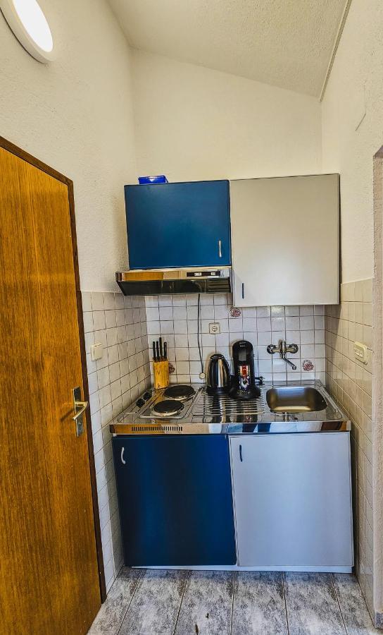 נין Aenona Sea View Apartments מראה חיצוני תמונה