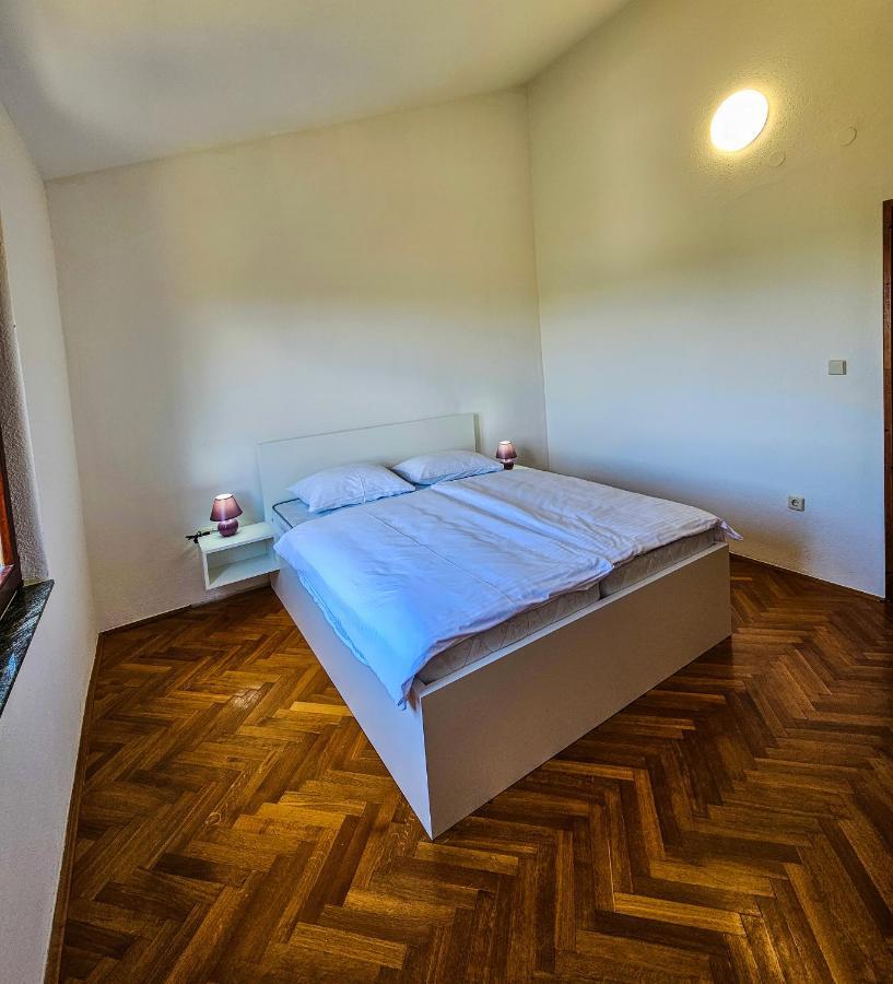 נין Aenona Sea View Apartments מראה חיצוני תמונה