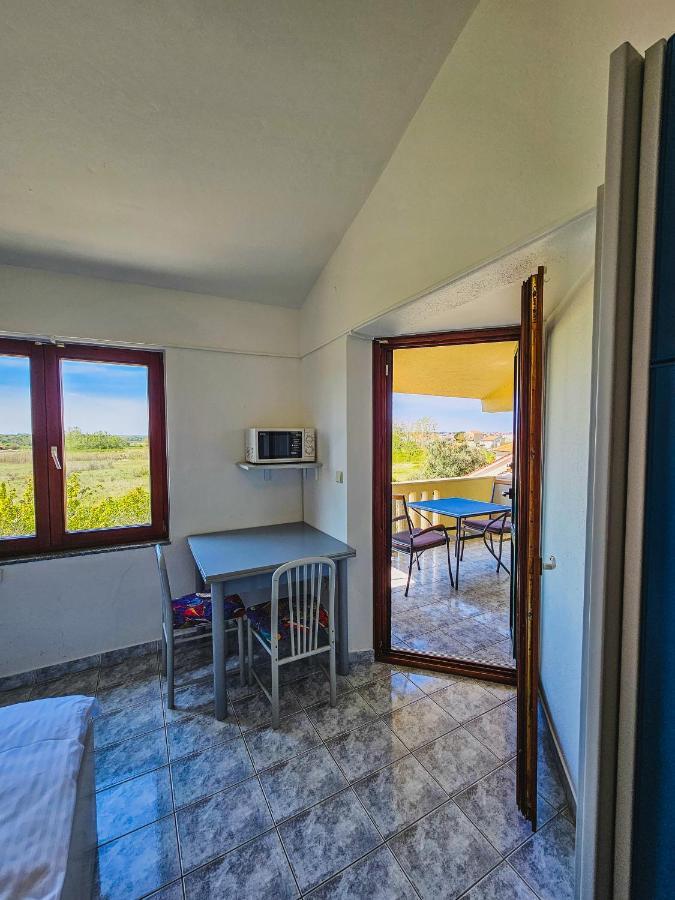 נין Aenona Sea View Apartments מראה חיצוני תמונה