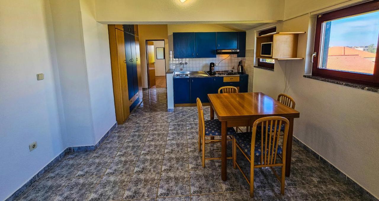 נין Aenona Sea View Apartments מראה חיצוני תמונה