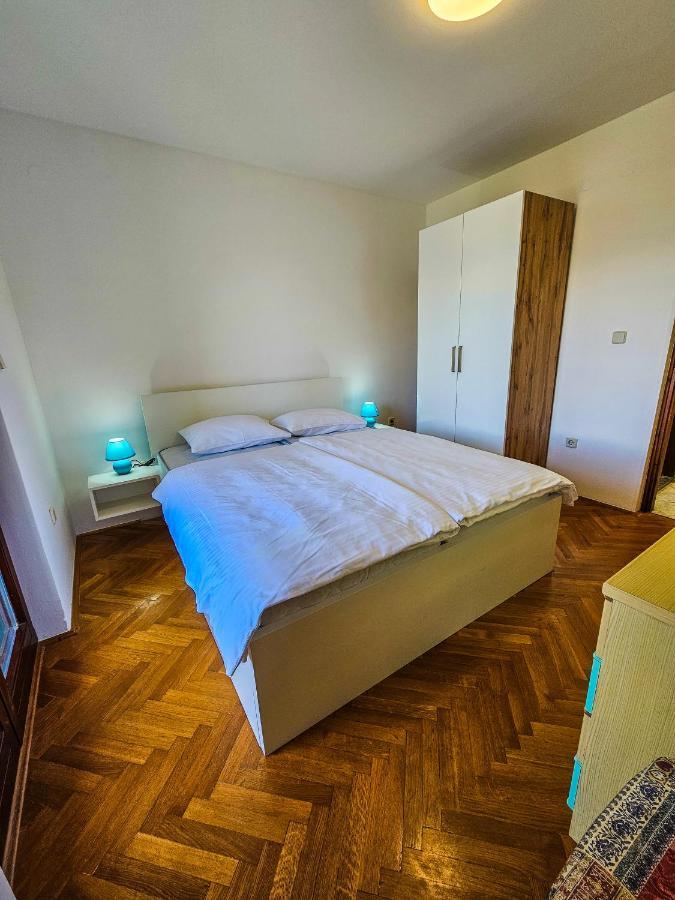 נין Aenona Sea View Apartments מראה חיצוני תמונה